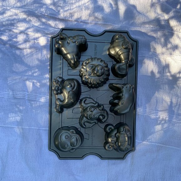 Nordic Ware Other - Nordic Bakeware Zoo Animal Muffin Pan